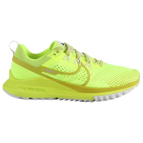 Pre-owned Nike Trainers In Yellow