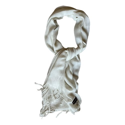 Pre-owned Moncler Stole In White