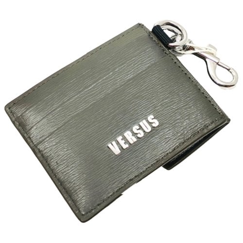 Pre-owned Versus Leather Key Ring In Khaki