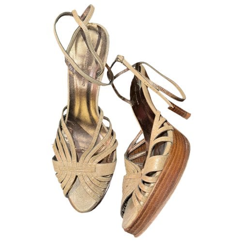 Pre-owned Roberto Verino Leather Sandals In Gold