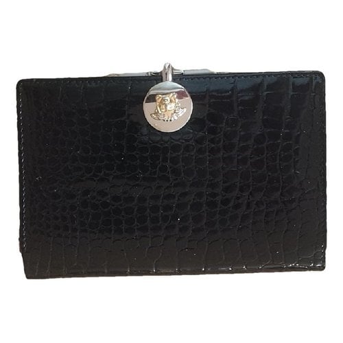 Pre-owned Versace Patent Leather Wallet In Black