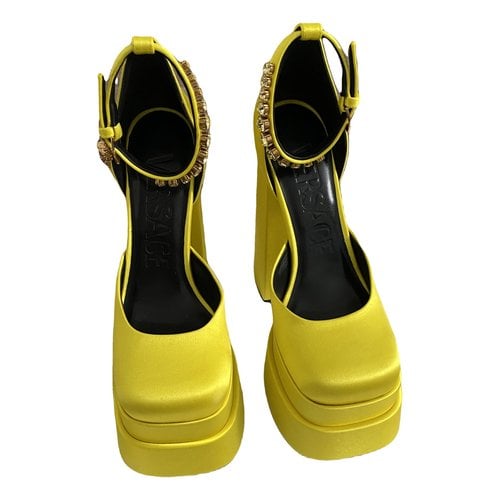 Pre-owned Versace Medusa Aevitas Heels In Yellow