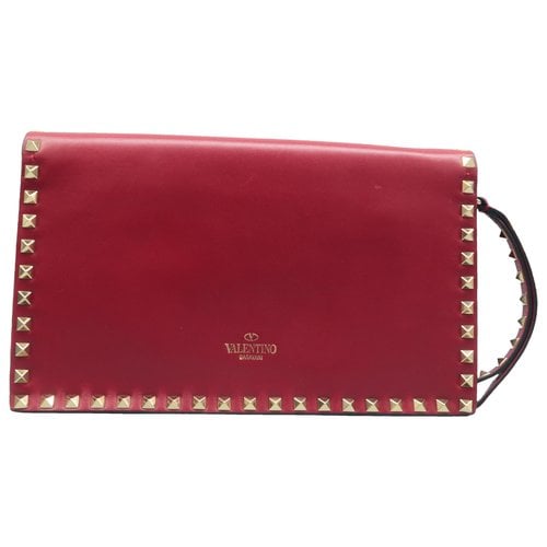 Pre-owned Valentino Garavani Leather Clutch Bag In Red