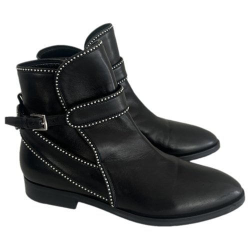 Pre-owned Alaïa Leather Buckled Boots In Black