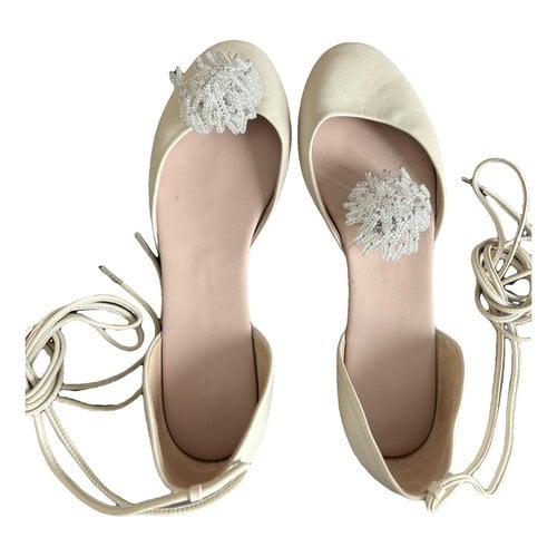 Pre-owned Max Mara Leather Ballet Flats In Ecru