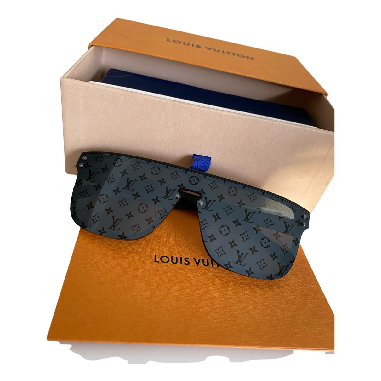 Sunglasses Louis Vuitton Black in Plastic - 22986748