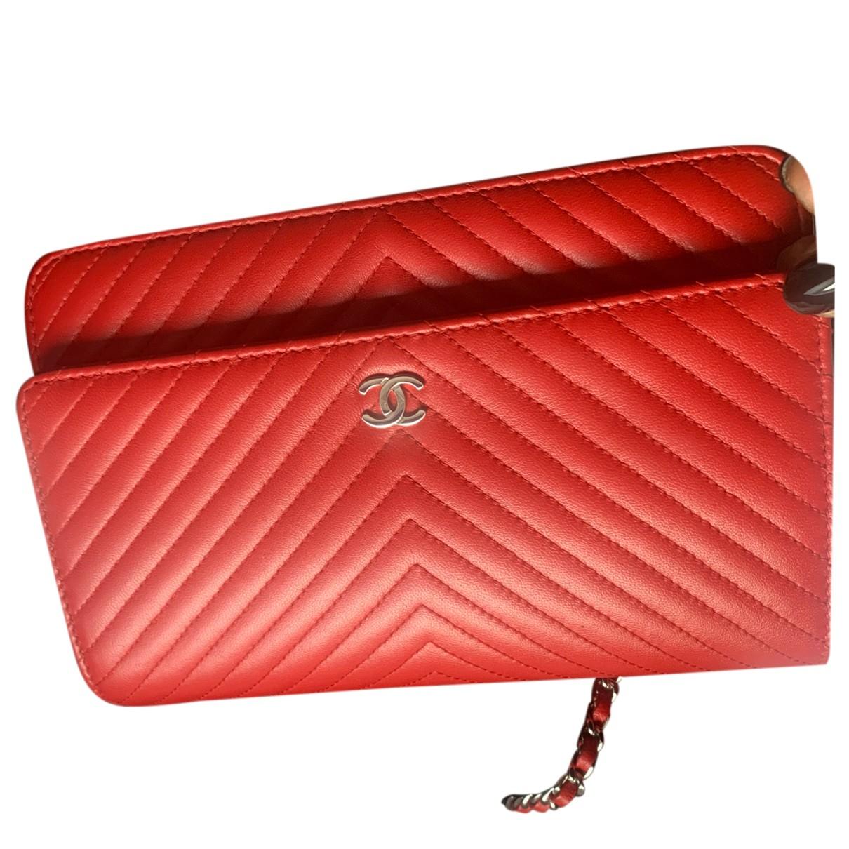 Wallet on chain leather crossbody bag Chanel Red in Leather - 21141425