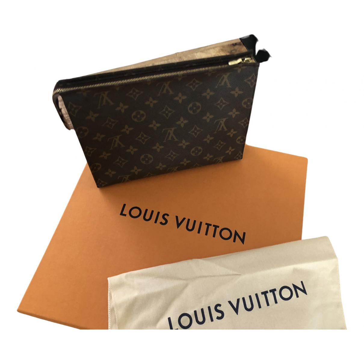 Leather clutch bag Louis Vuitton Brown in Leather - 21867202