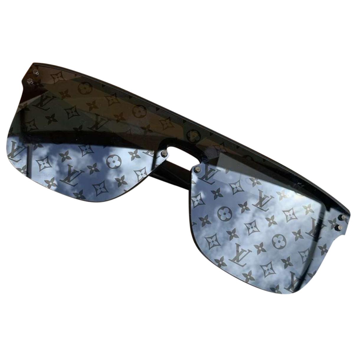 Oversized sunglasses Louis Vuitton Black in Plastic - 37370816