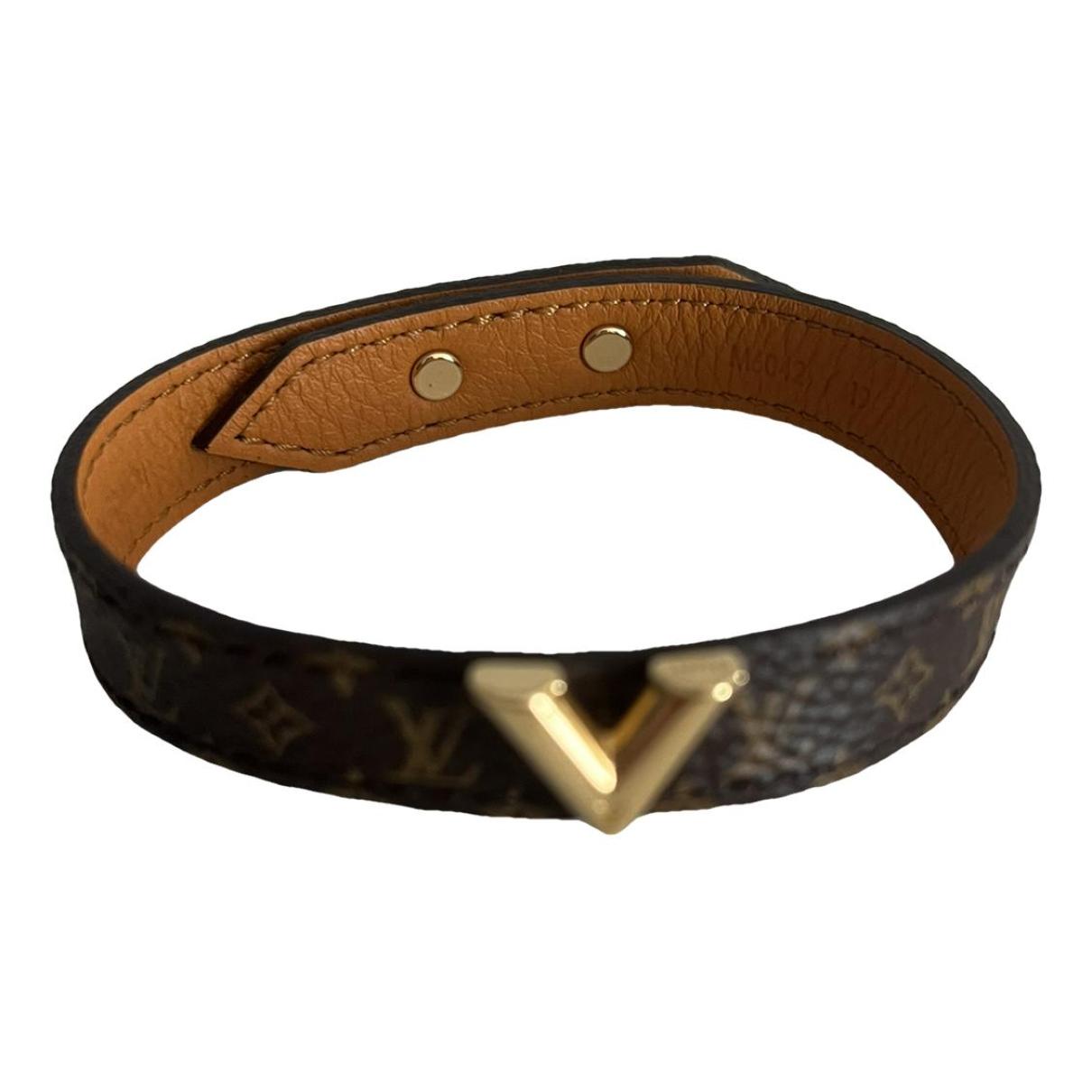 Essential v leather bracelet Louis Vuitton Brown in Leather - 35059161