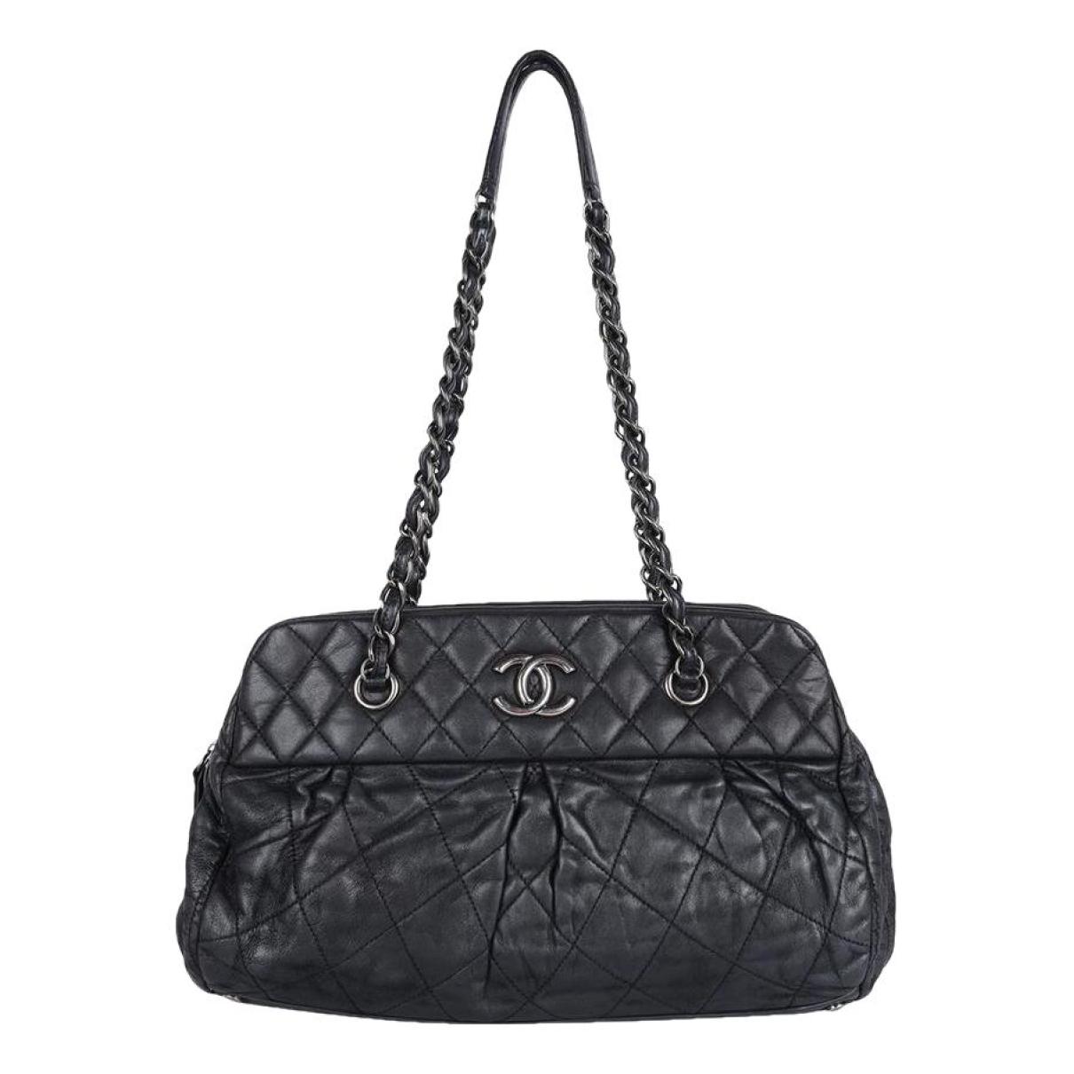 Leather handbag Chanel Black in Leather - 30686639