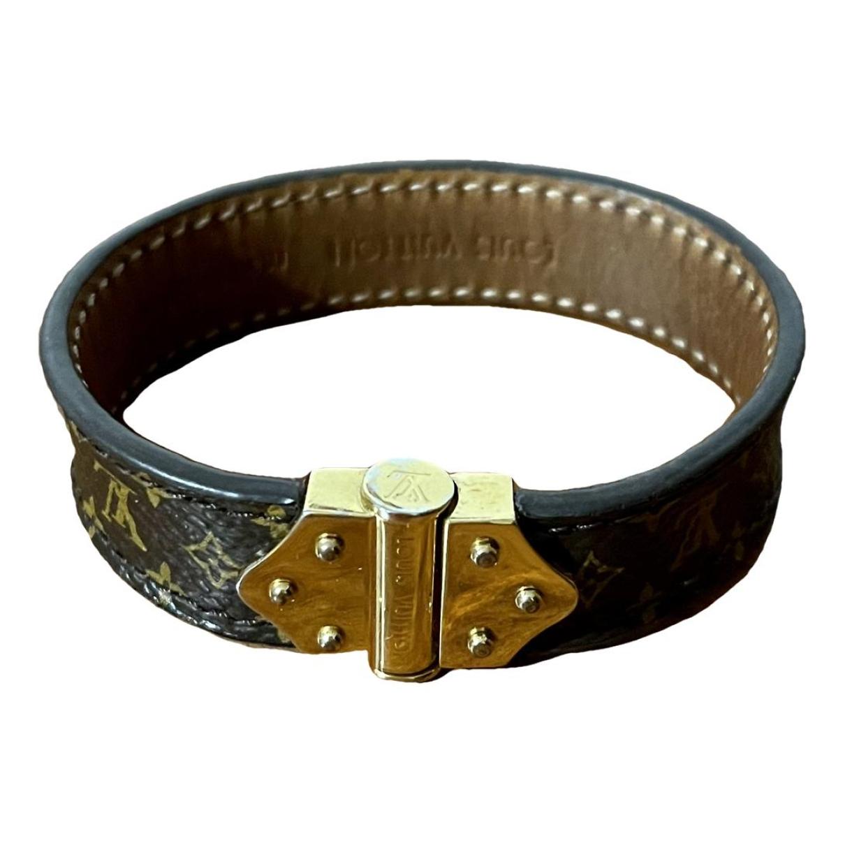 Essential v leather bracelet Louis Vuitton Brown in Leather - 30708731