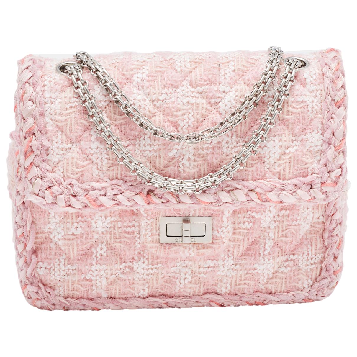Timeless/classique tweed crossbody bag Chanel Pink in Tweed - 33339889