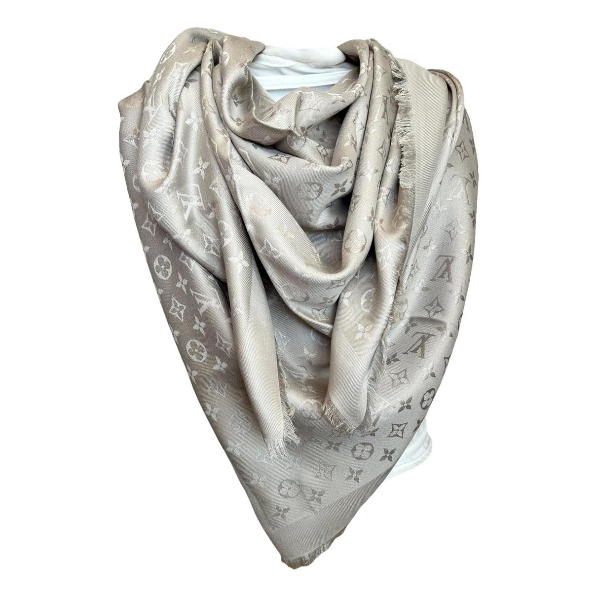 Châle monogram shine silk scarf Louis Vuitton Gold in Silk - 38125508