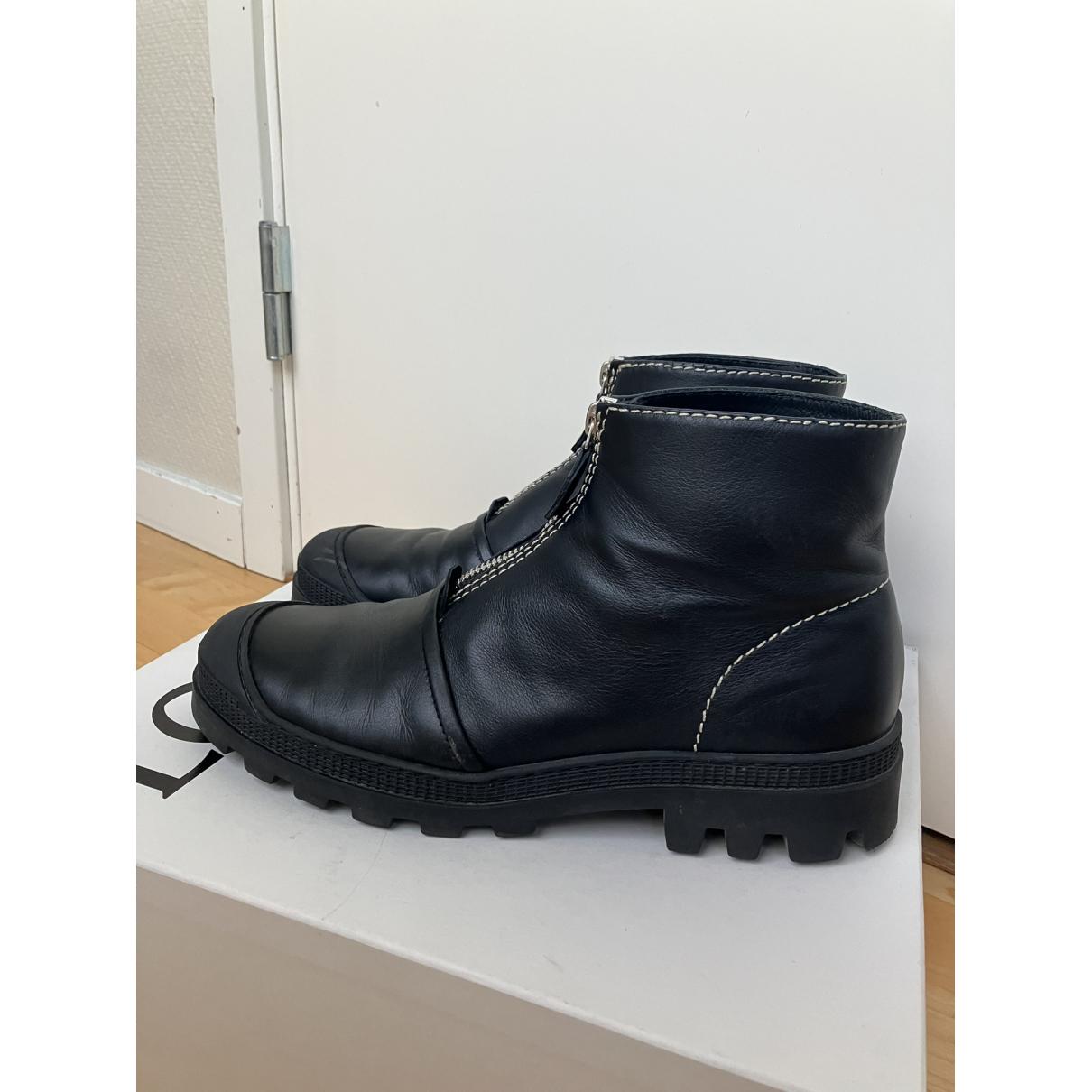https://images.vestiairecollective.com/cdn-cgi/image/q=75,f=auto,/produit/black-leather-loewe-boots-34456045-5_2.jpg?secret=VC-e9eee96a-a819-4431-ad12-d066be2626ef