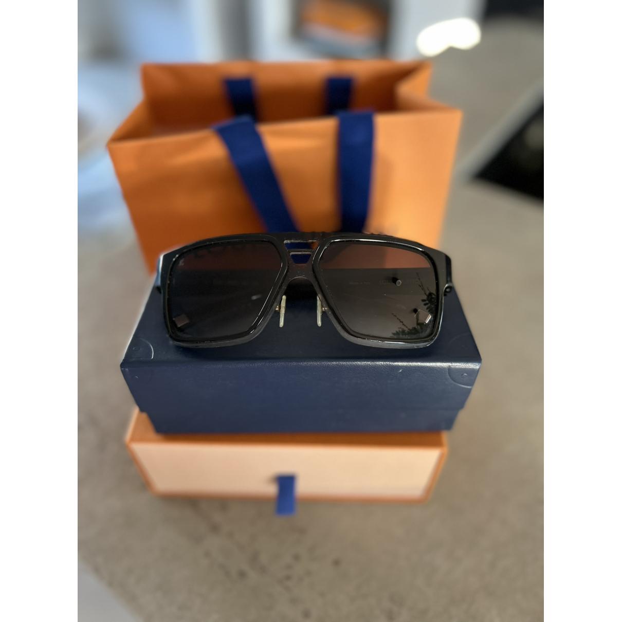 Sunglasses Louis Vuitton Black in Plastic - 22986748