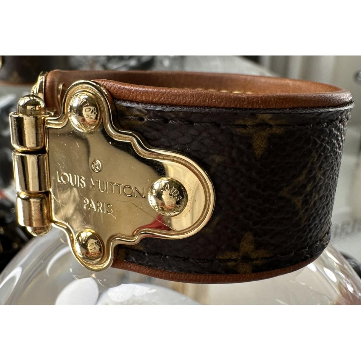 Louis Vuitton Essential v bracelet (M6042G)