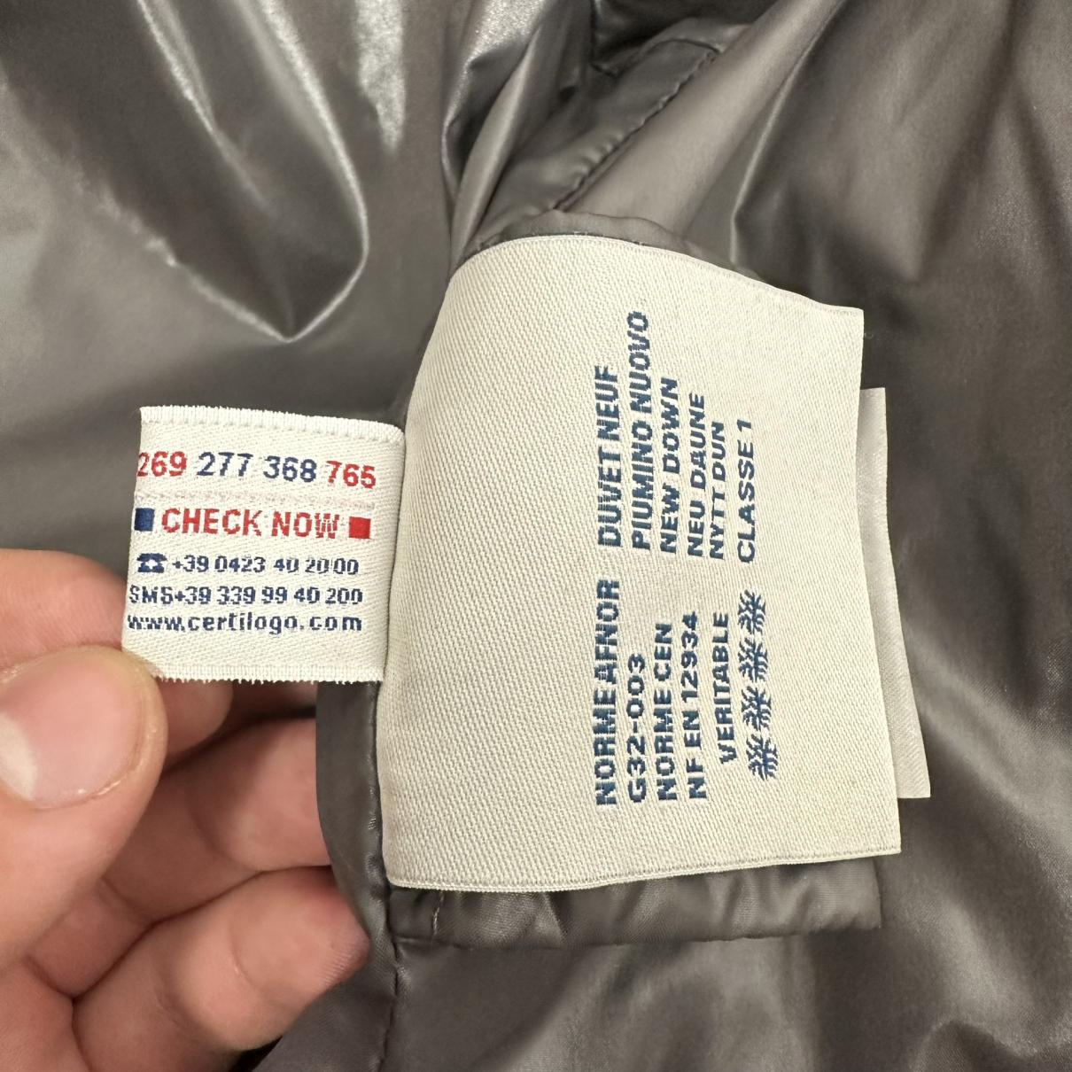 https://images.vestiairecollective.com/cdn-cgi/image/q=75,f=auto,/produit/grey-polyester-classic-moncler-coat-34753290-10_3.jpg?secret=VC-e9eee96a-a819-4431-ad12-d066be2626ef