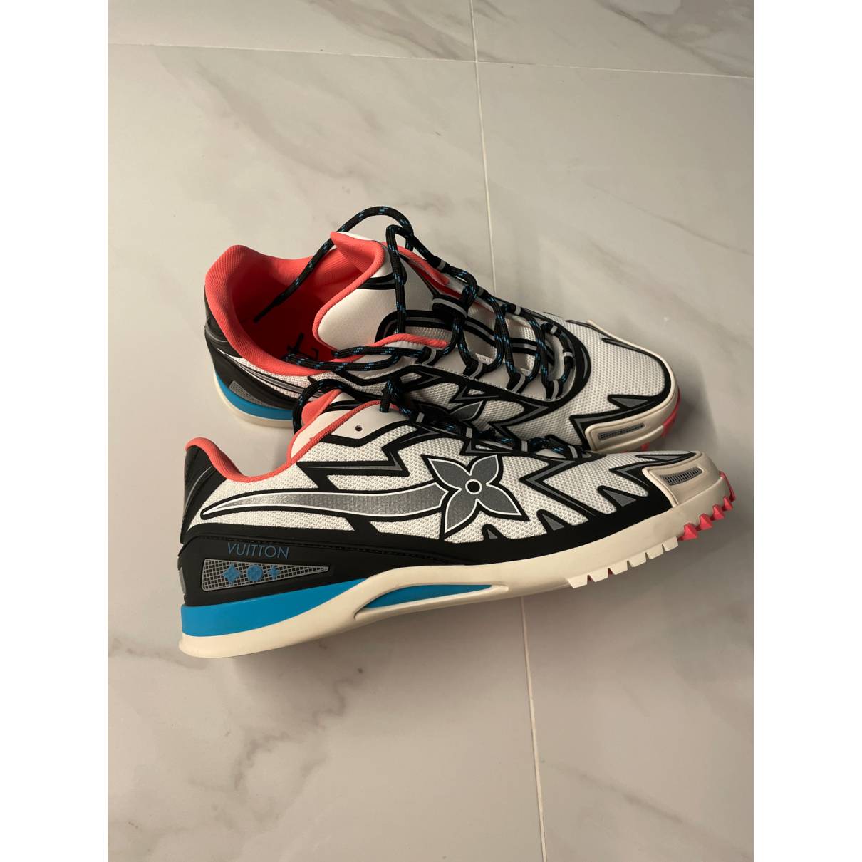 Louis Vuitton - Authenticated LV Runner Active Trainer - Polyester Anthracite Abstract for Men, Never Worn