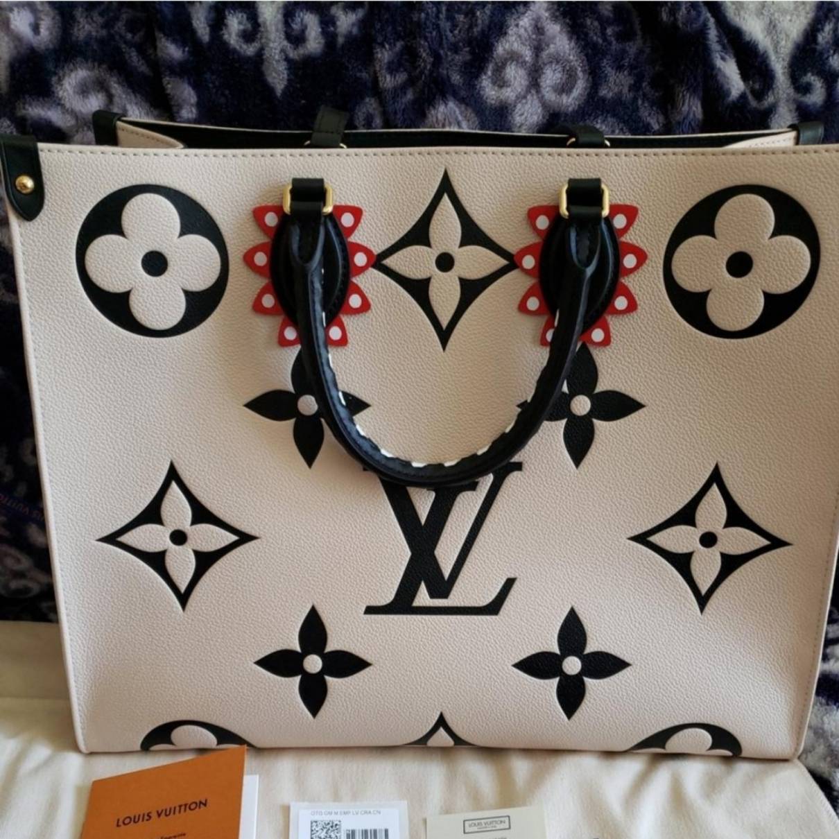 Louis Vuitton - Authenticated Onthego Handbag - Leather White for Women, Never Worn