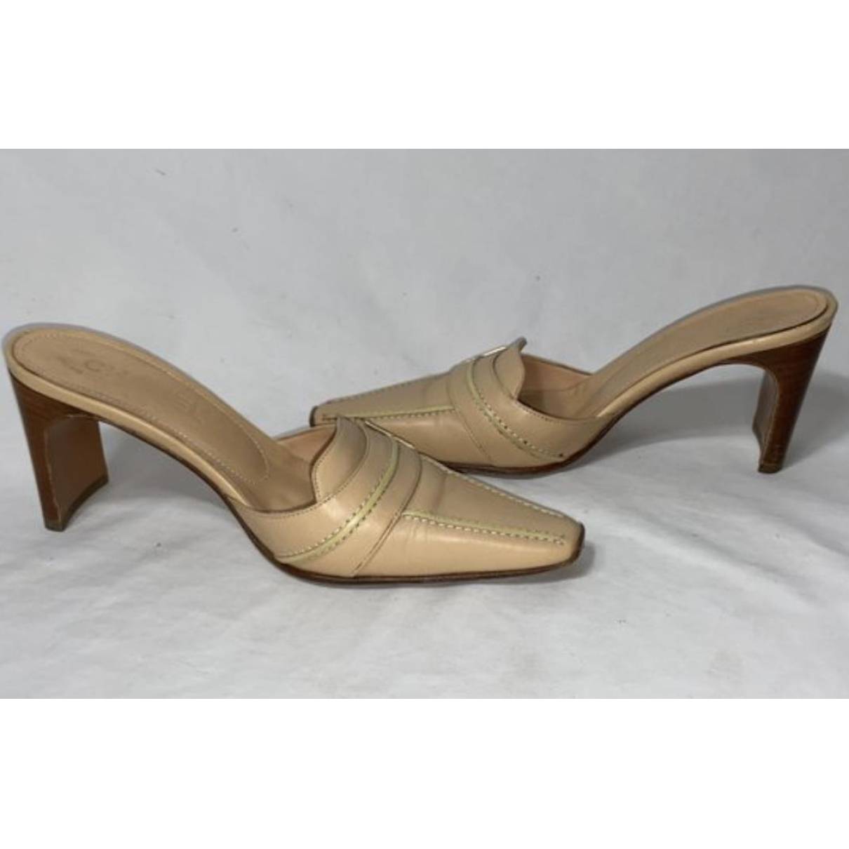 Chanel - Authenticated Mules - Patent Leather Beige Plain for Women, Very Good Condition