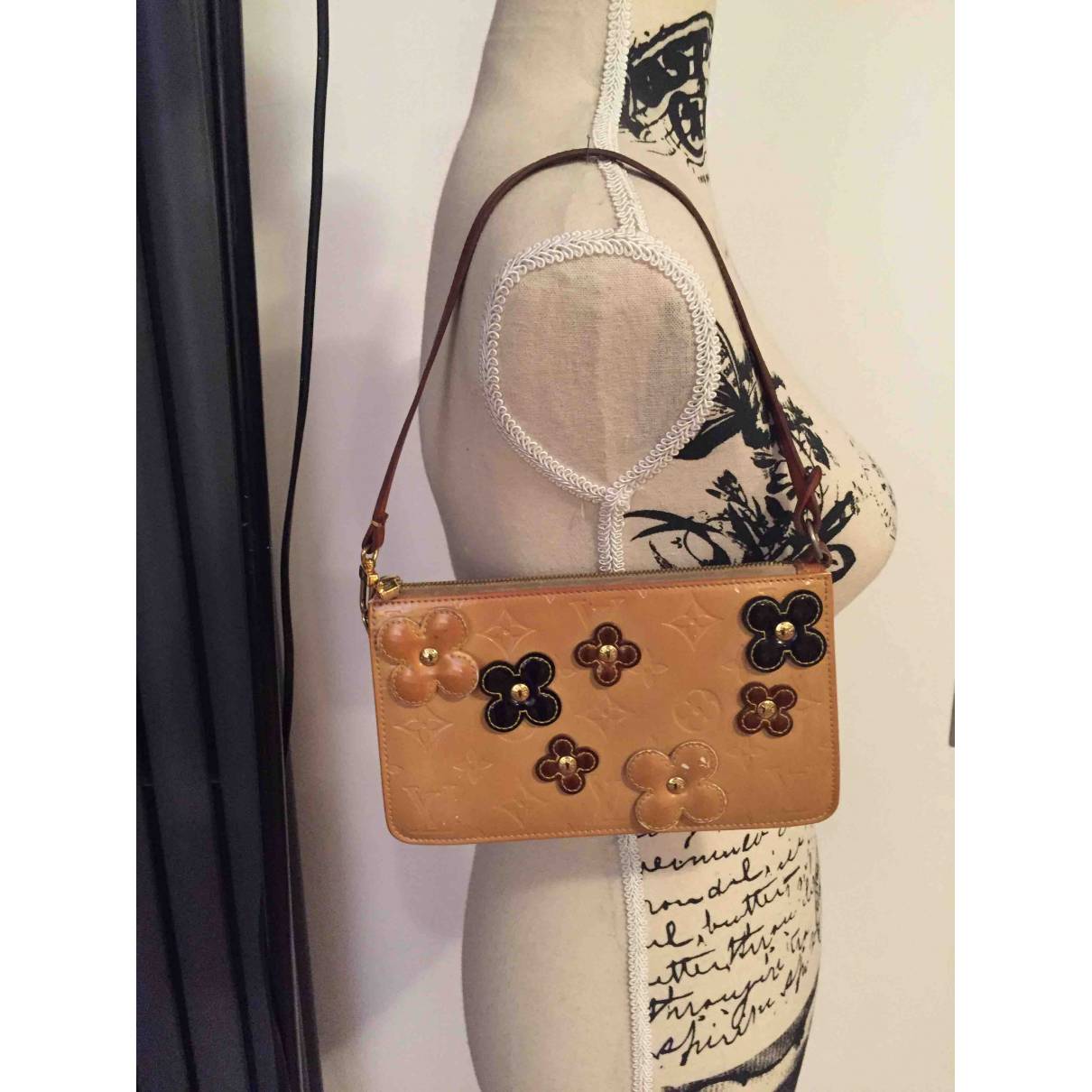 Louis Vuitton - Authenticated Lexington Handbag - Patent Leather Beige Floral for Women, Good Condition