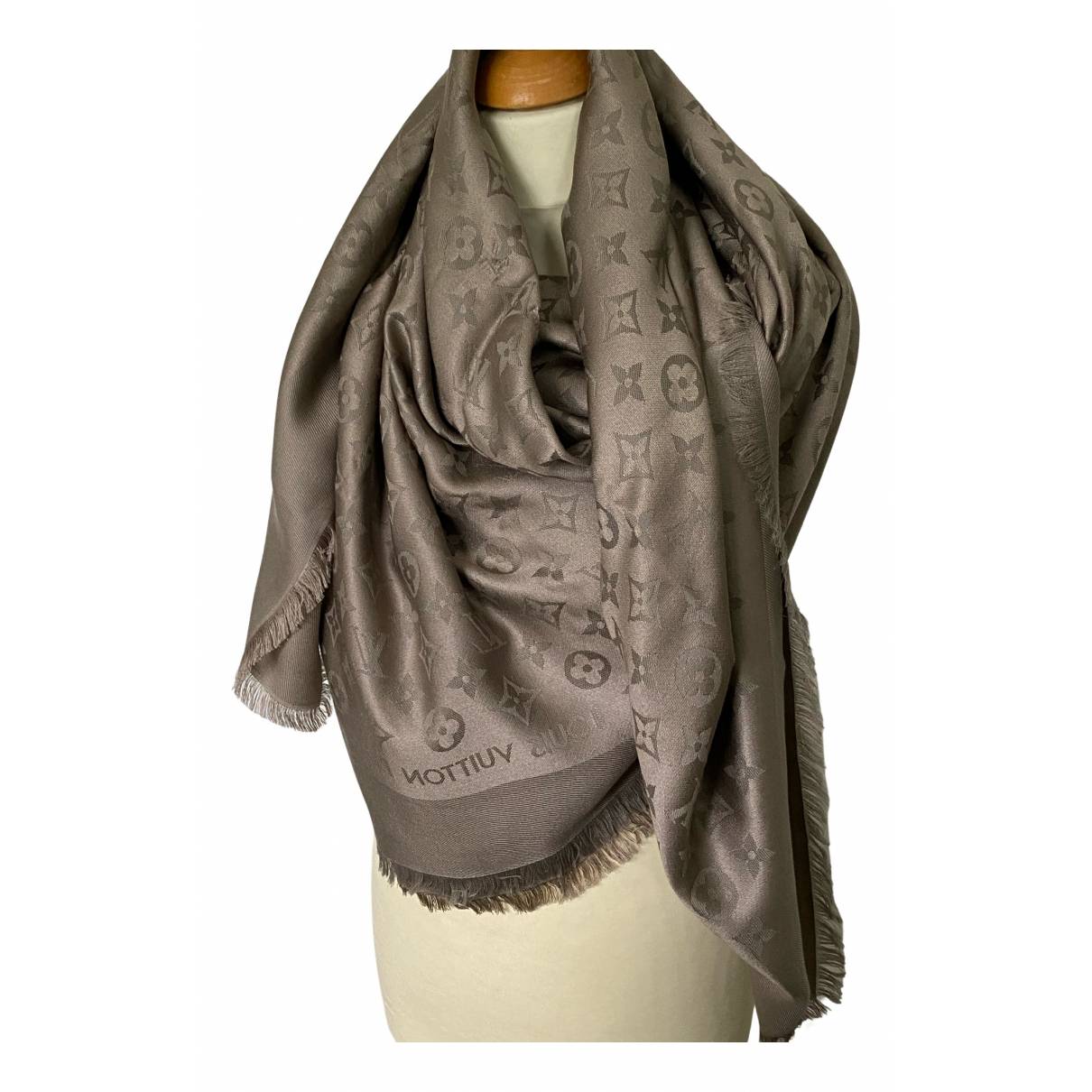 louis-vuitton shawl