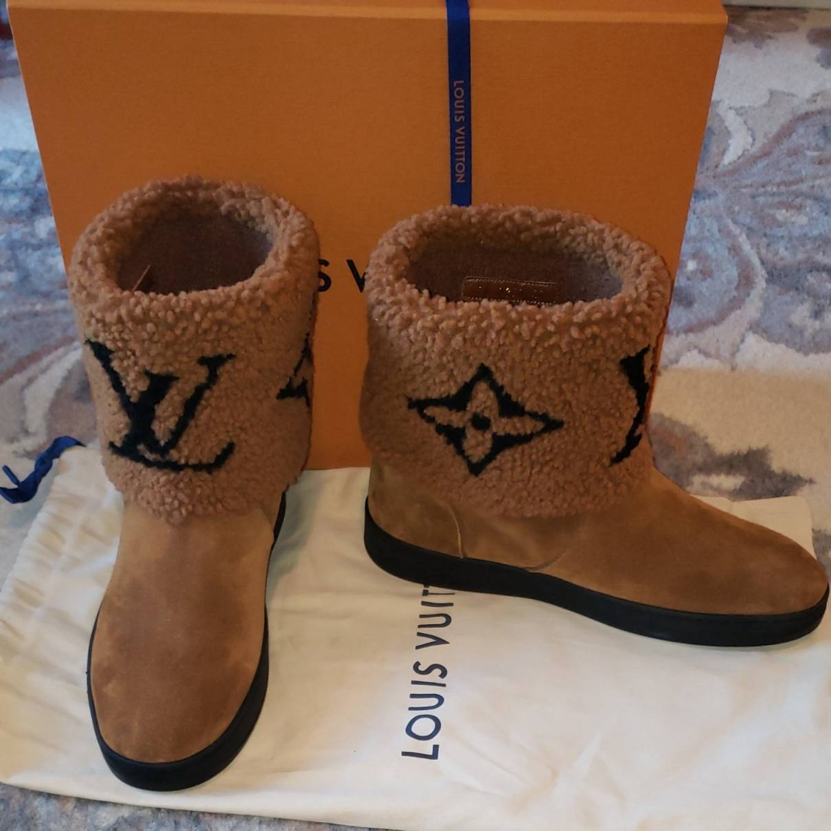 Louis Vuitton Women's Snowdrop Flat Ankle Boots Suede and Shearling