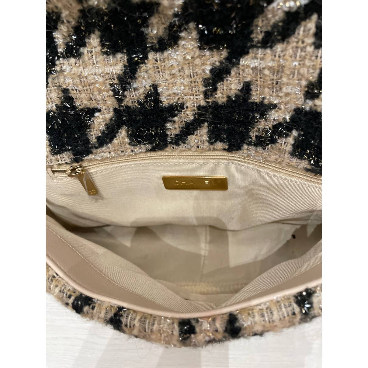 Chanel 19 tweed crossbody bag Chanel Beige in Tweed - 27705779