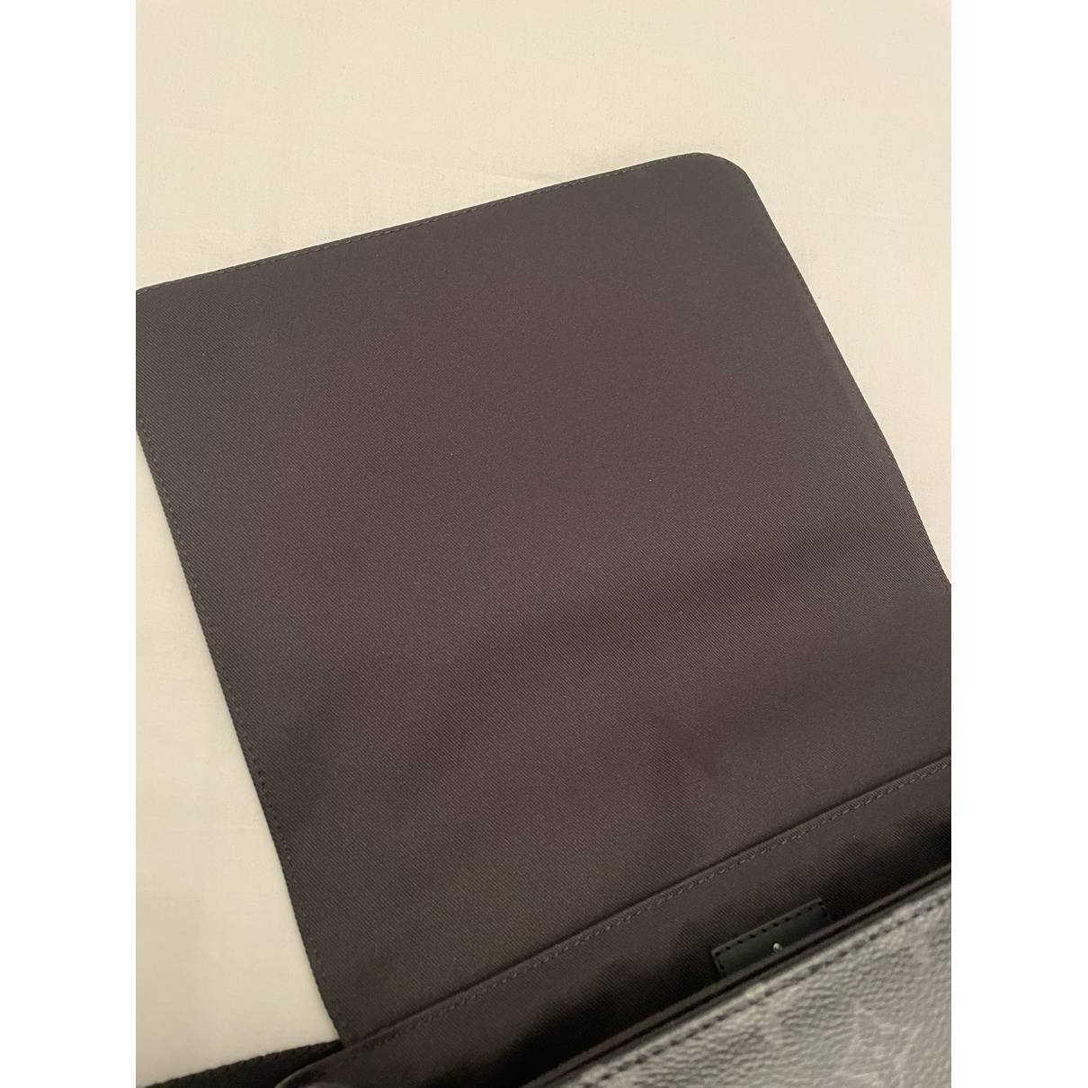 District cloth bag Louis Vuitton Black in Cloth - 32651520
