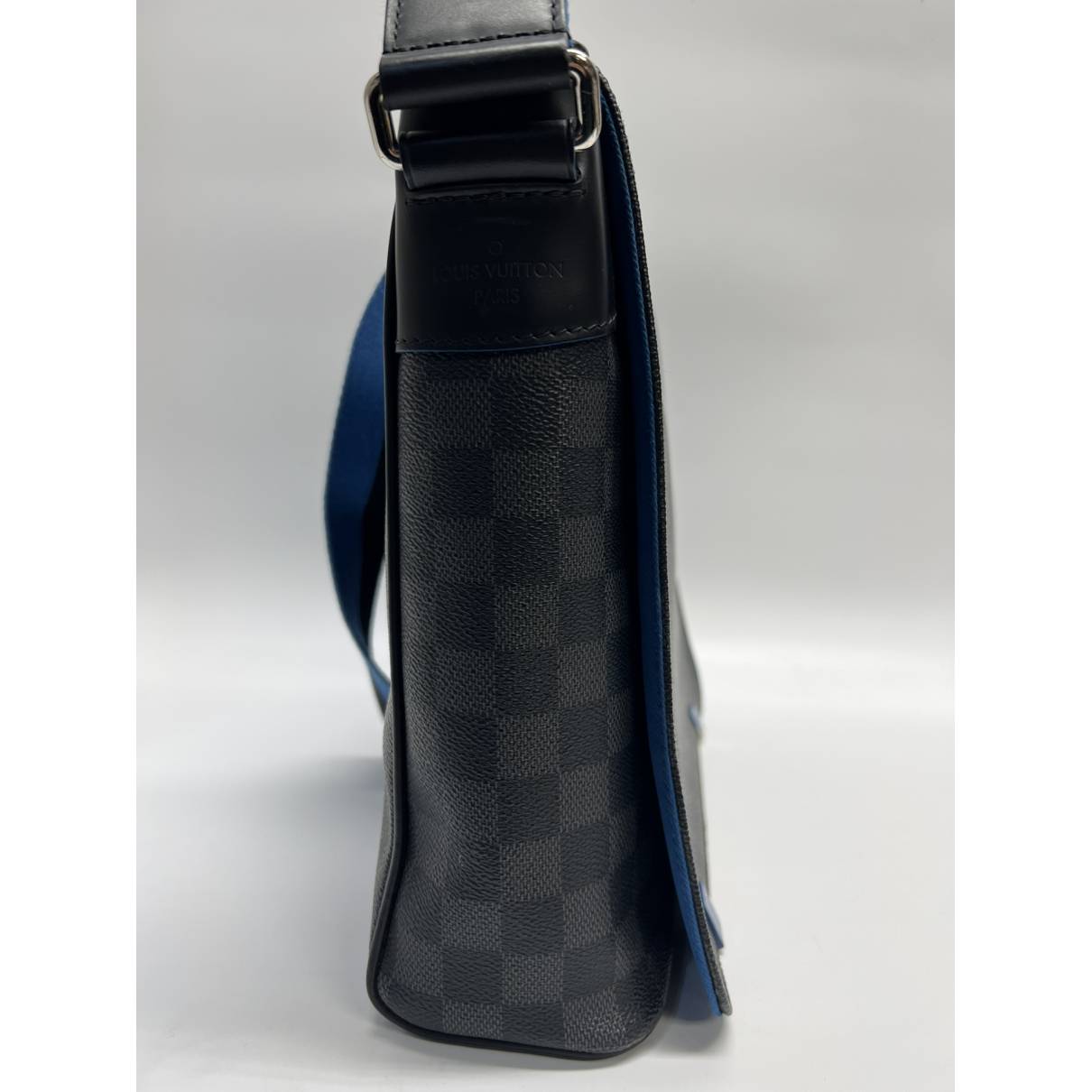 District cloth satchel Louis Vuitton Black in Cloth - 34854480