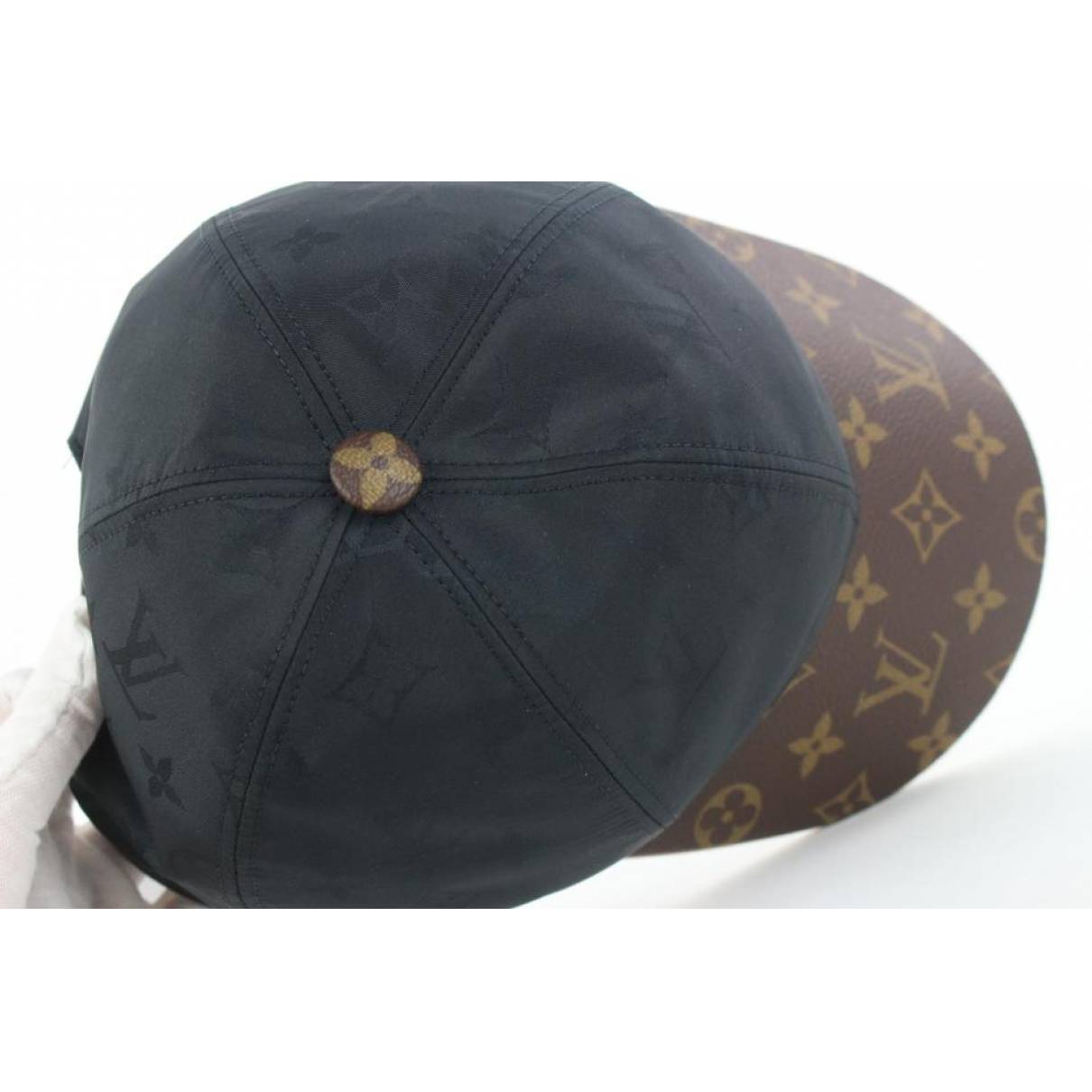 Hat Louis Vuitton Black size M International in Cotton - 35384028