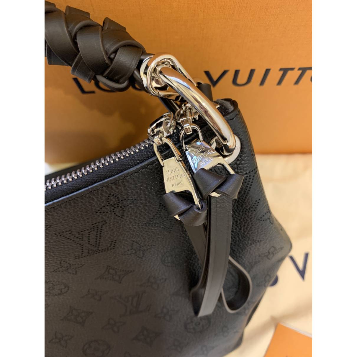 Beaubourg hobo leather handbag Louis Vuitton Black in Leather - 32907290