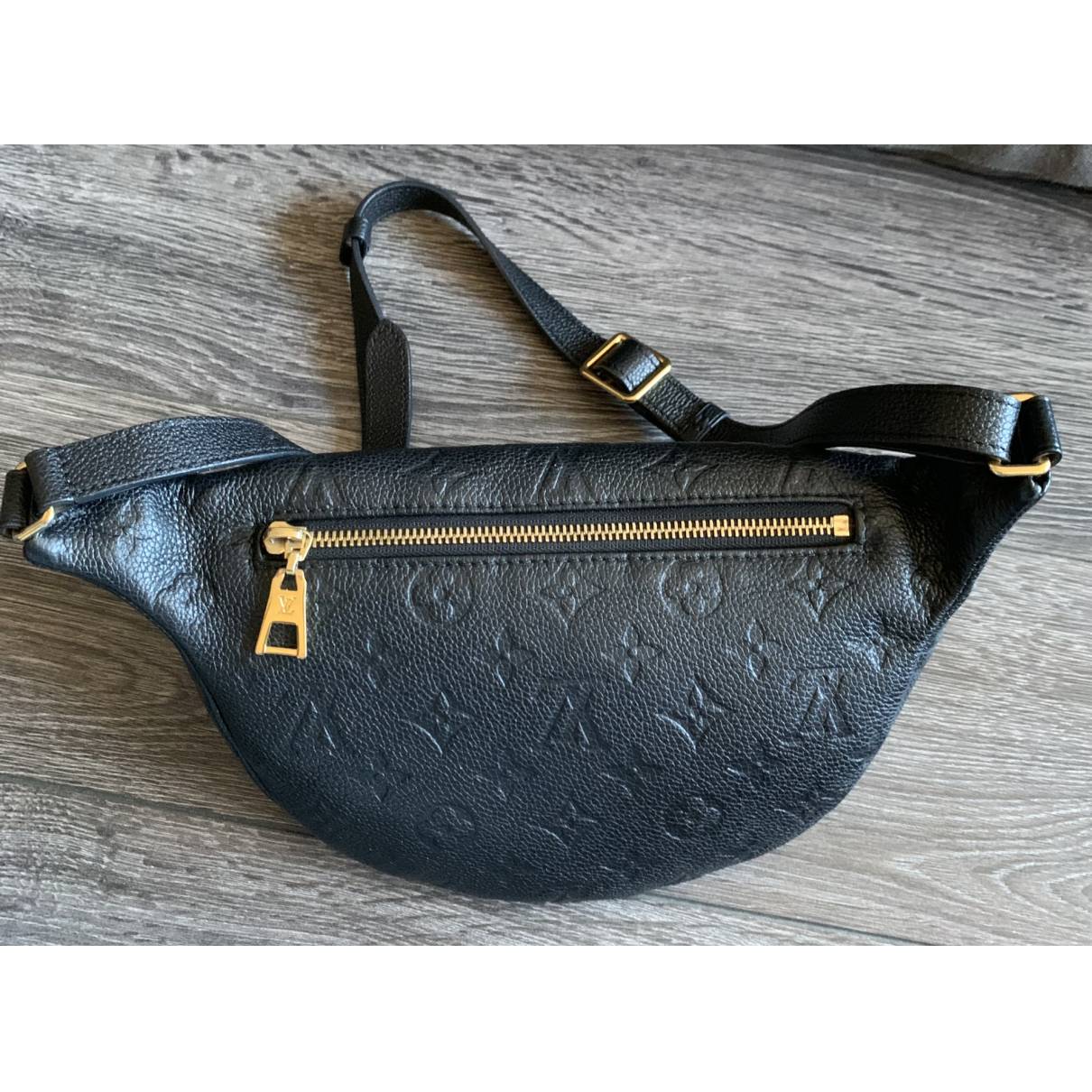 Bum bag / sac ceinture leather handbag Louis Vuitton Black in Leather -  32139643