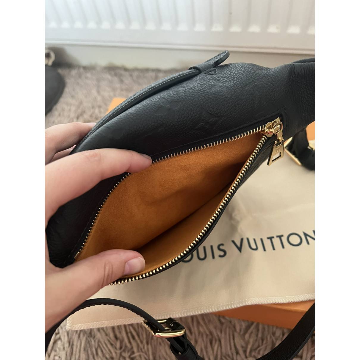 Bum bag / sac ceinture leather handbag Louis Vuitton Black in Leather -  35225881