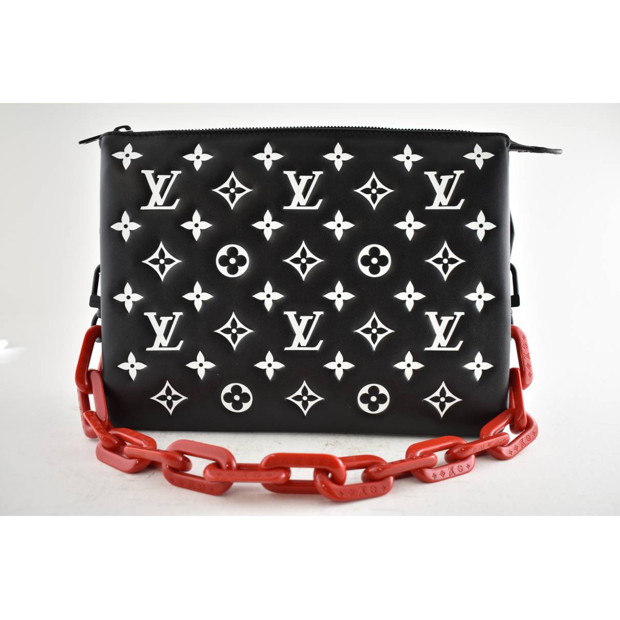 Coussin leather handbag Louis Vuitton Black in Leather - 25275479