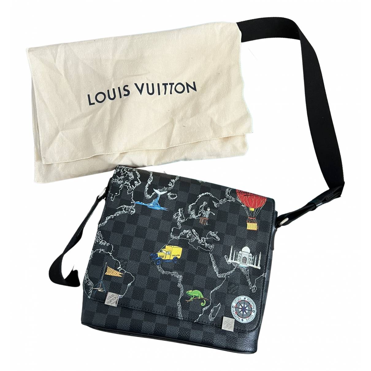 District leather bag Louis Vuitton Black in Leather - 23066363