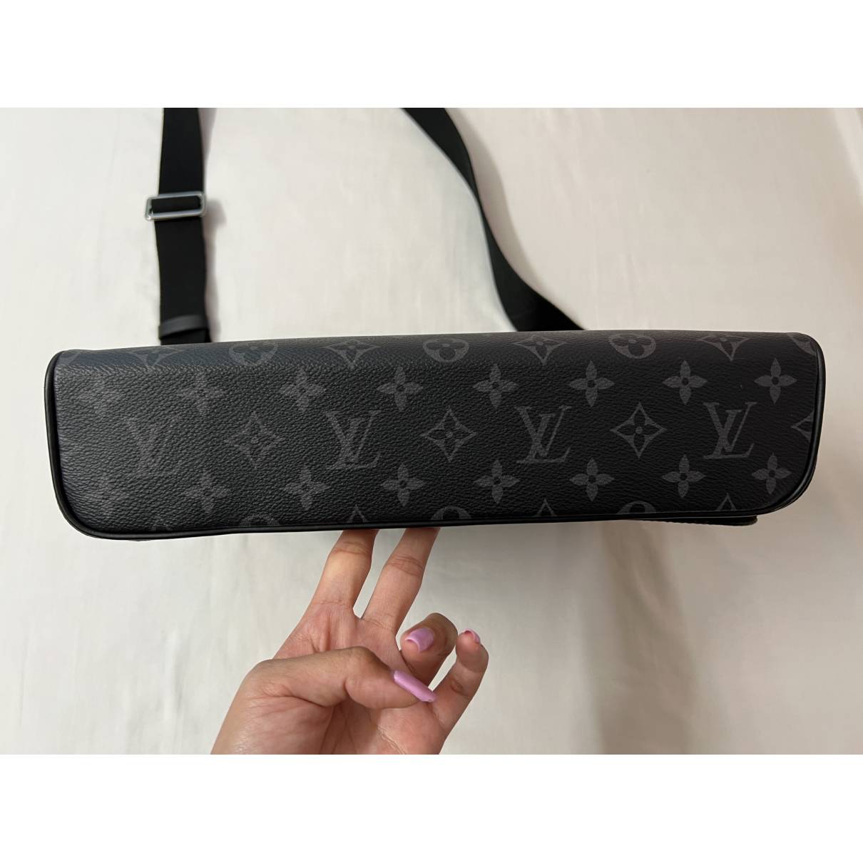 District leather bag Louis Vuitton Black in Leather - 35132478