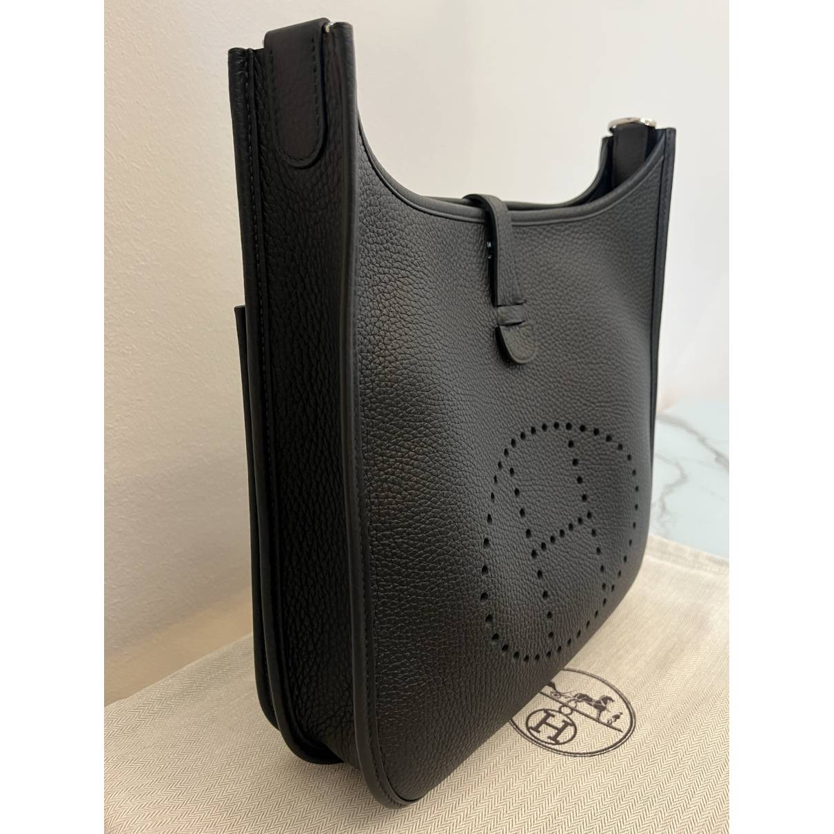 Evelyne leather crossbody bag Hermès Black in Leather - 34189572