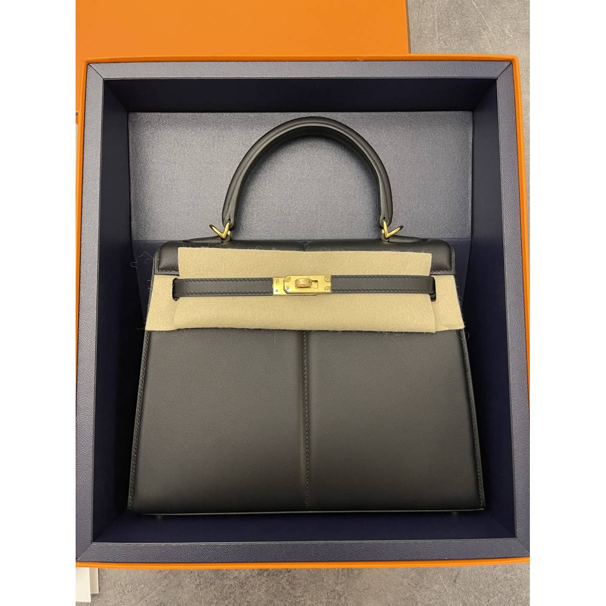 Kelly 25 leather handbag Hermès Black in Leather - 25043015