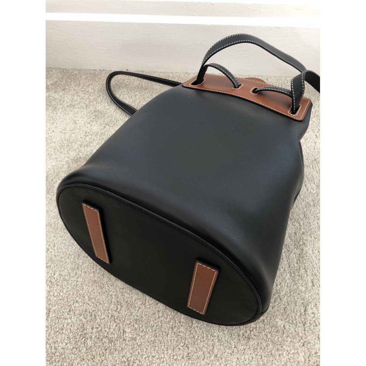Lazo leather handbag Loewe Black in Leather - 18673700