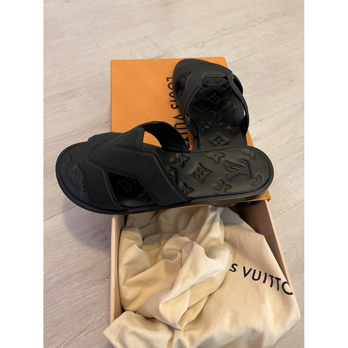 Louis Vuitton Black leather sandals Mens UK 8