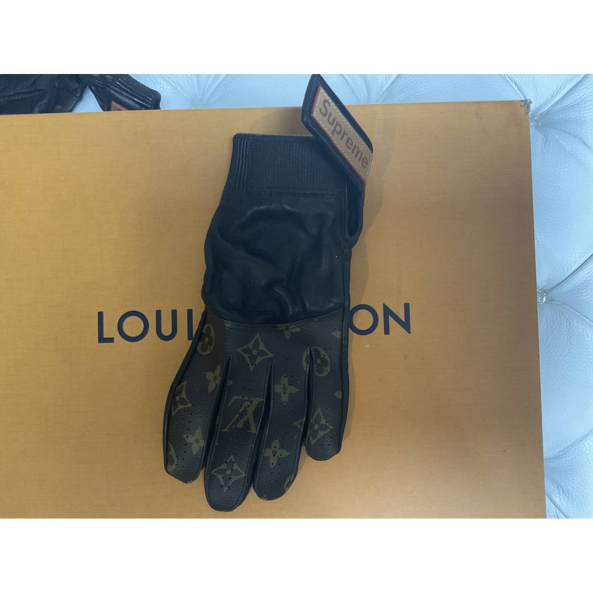 Leather gloves Louis Vuitton x Supreme Black size 8 Inches in