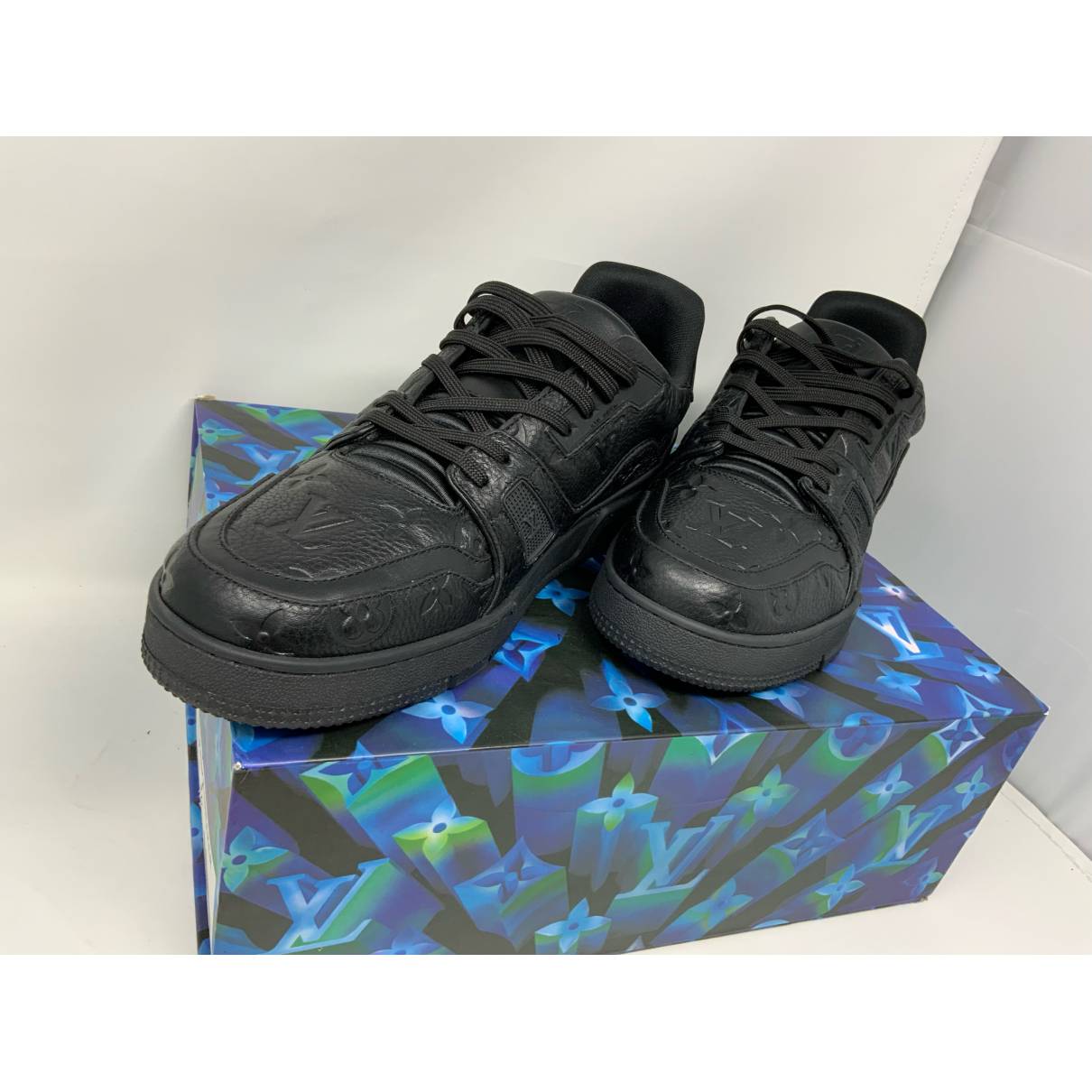 Lv trainer leather low trainers Louis Vuitton Black size 10.5 UK in Leather  - 37130840