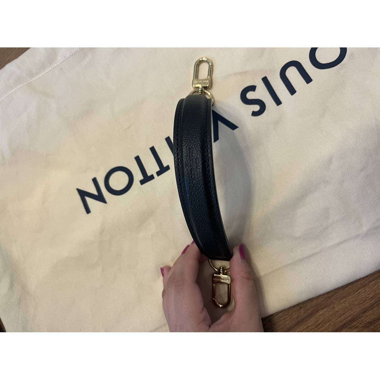 Louis Vuitton - Authenticated Néonoé Handbag - Leather Black Plain for Women, Very Good Condition