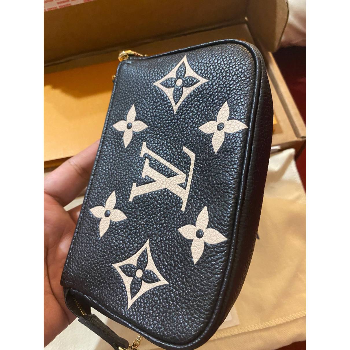 Louis Vuitton Black Leather AirPods Case airpods