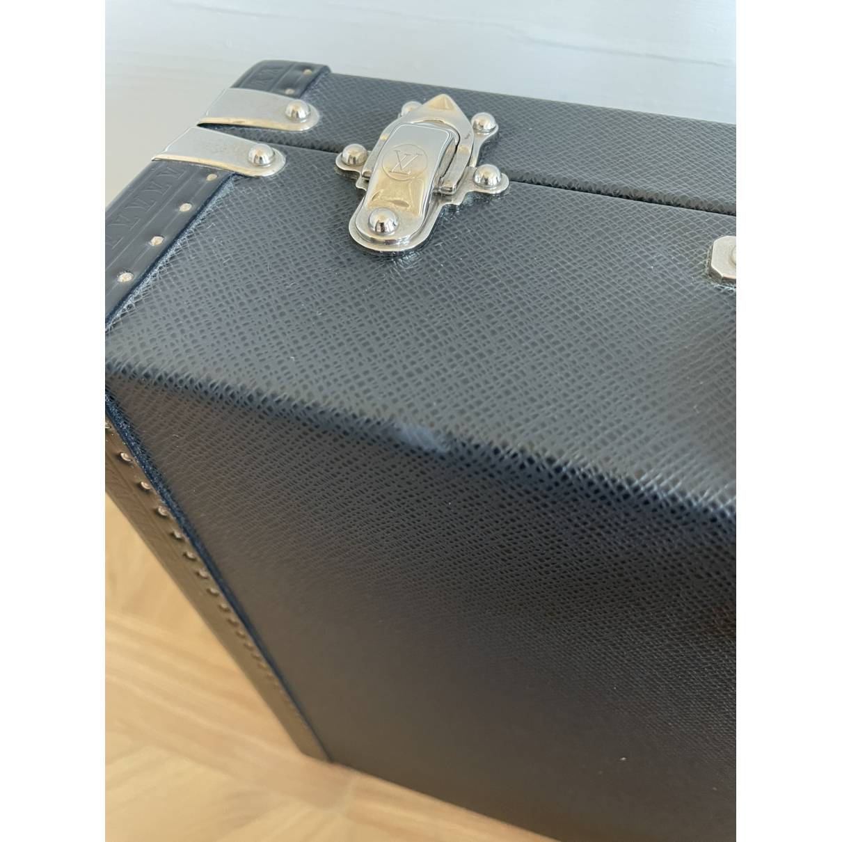 vuitton briefcase taiga
