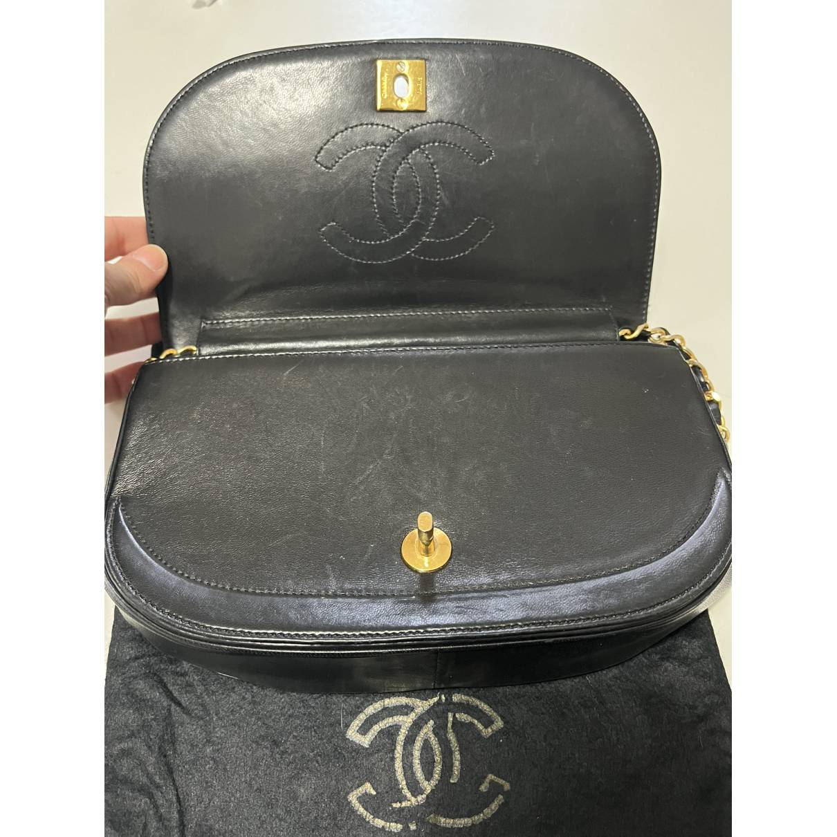 Chanel - Authenticated Timeless/Classique Handbag - Leather Black Plain for Women, Very Good Condition