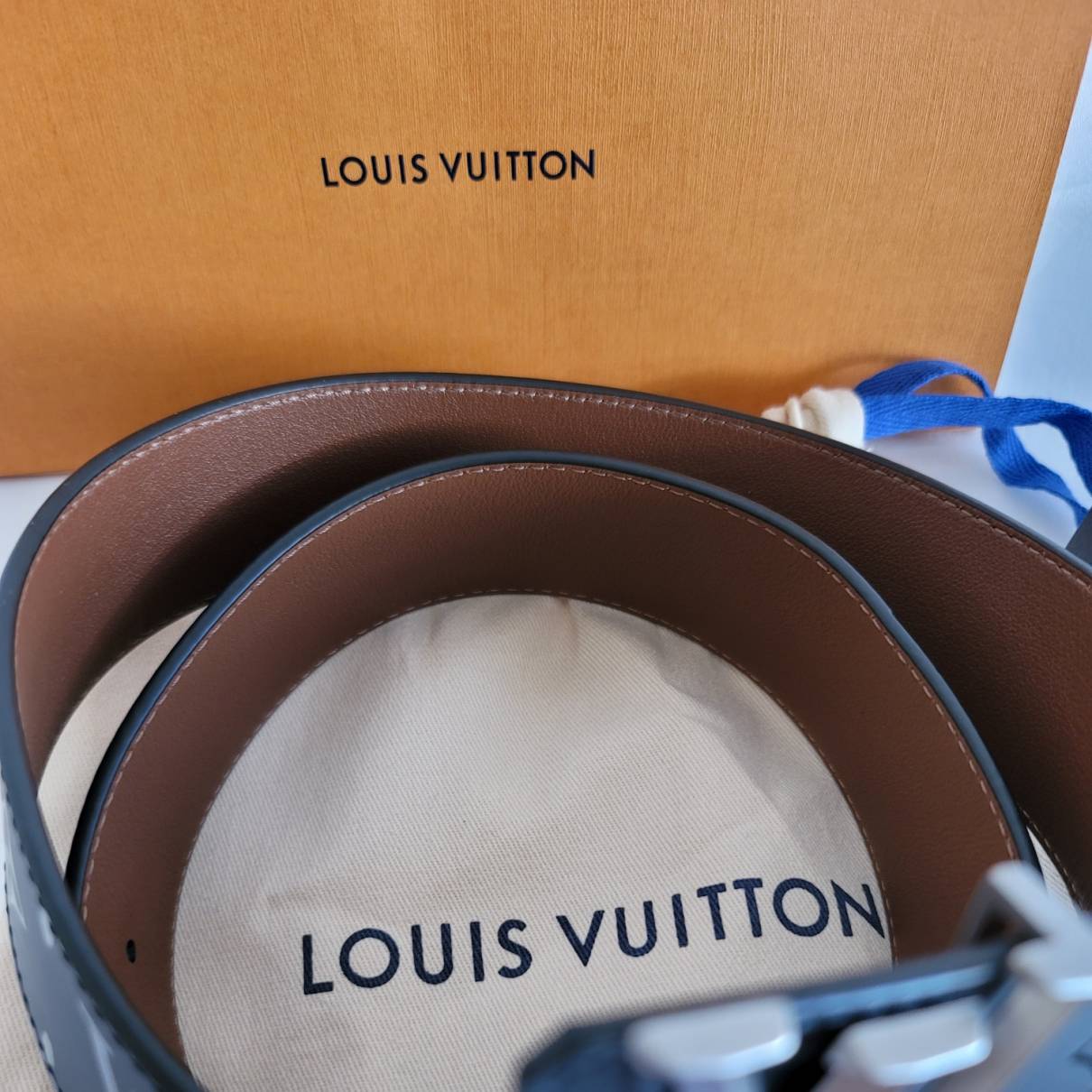 Louis Vuitton Silver Black Belt – SNEAKS.FREAKS