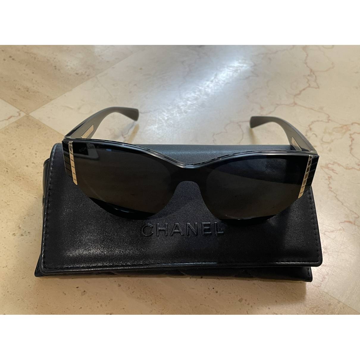Sunglasses Chanel Black in Plastic - 36032657